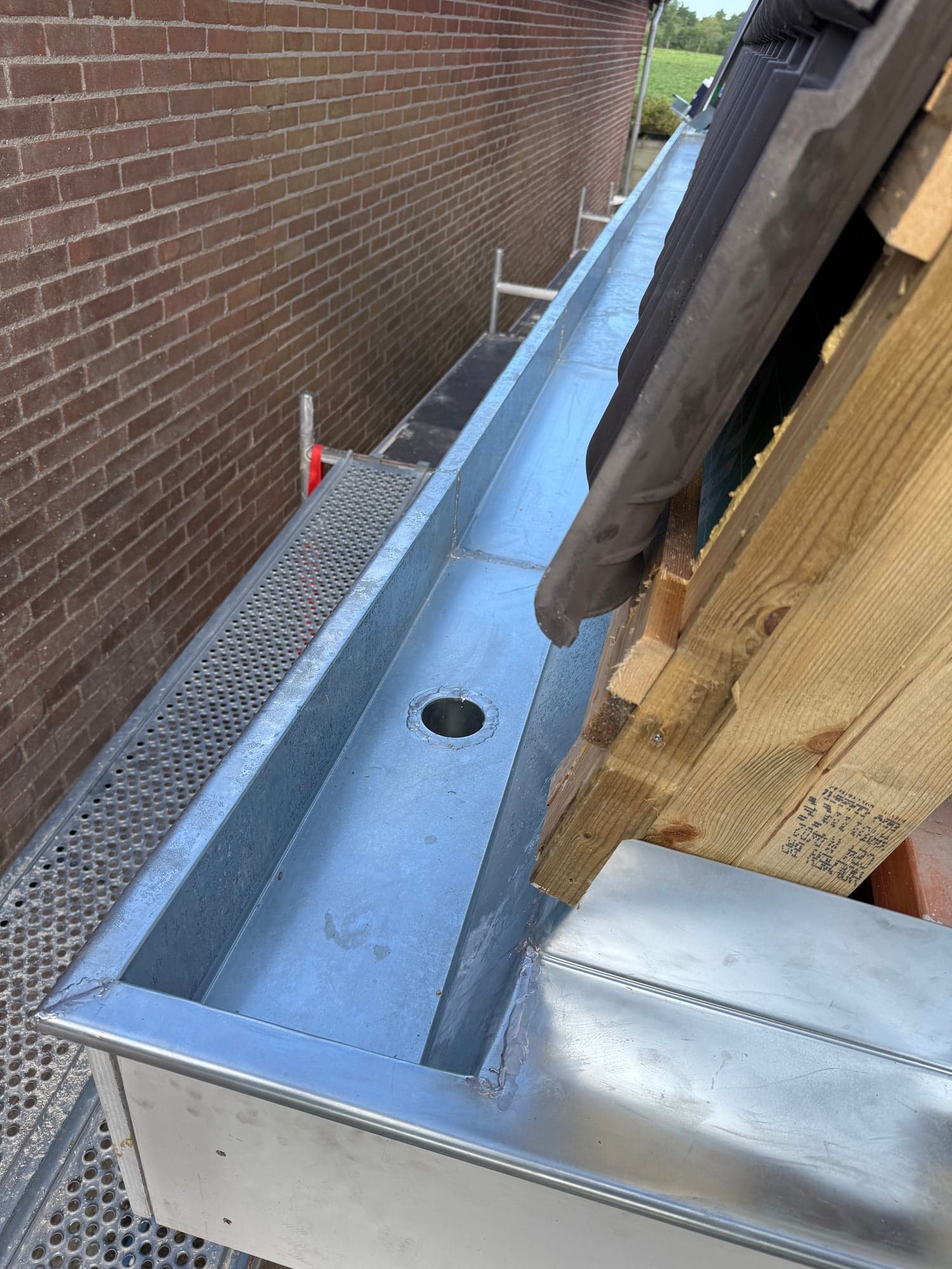 Zinken bakgoten en HWA's woonboerderij Texel