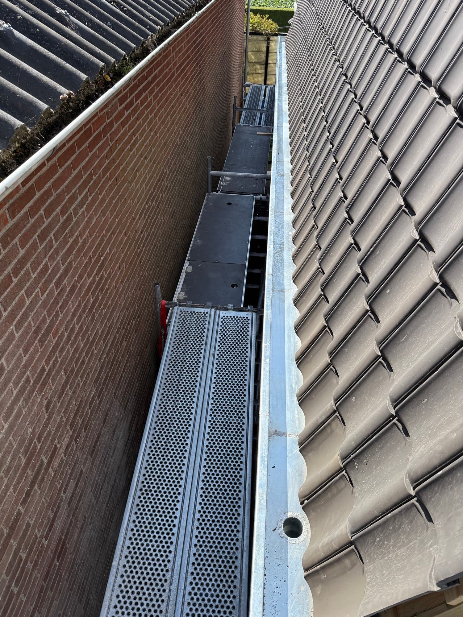 Zinken bakgoten en HWA's woonboerderij Texel